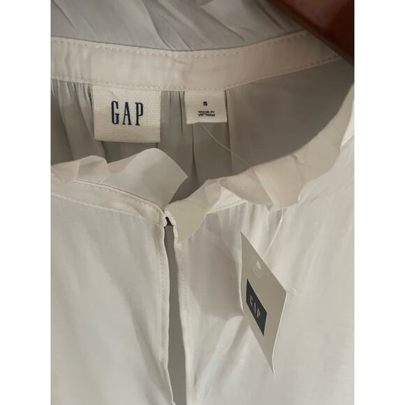 The GAP Flutter Sleeve Split Neck Top Size Small S  DAINTY MINIMALIST - Picture 3 of 6